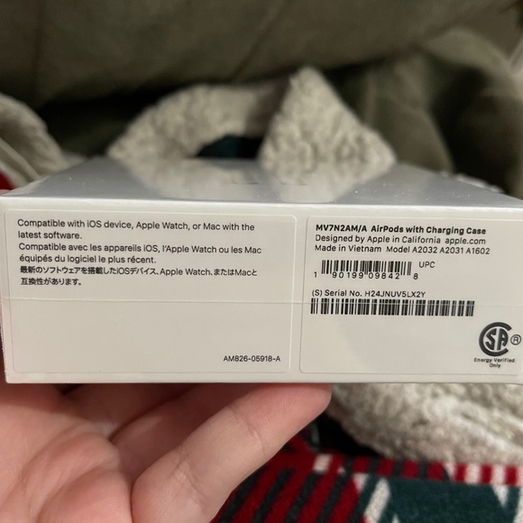 AUTHENTIC Apple AirPods 2nd Generation - Picture 1 of 3
